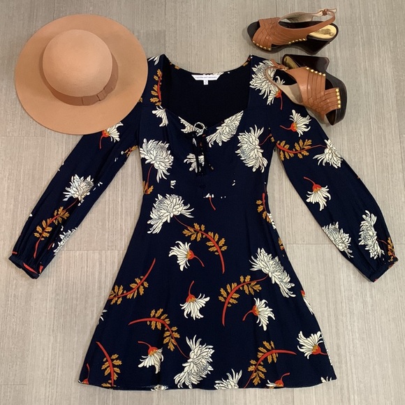 CUPCAKE AND CASHMERE long sleeve short dress - Picture 2 of 12